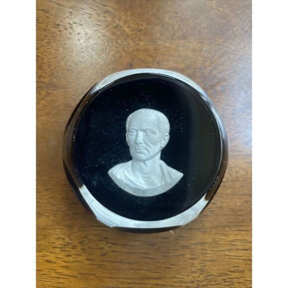 Julius Caesar Paper Weightโ Cristal D'Albert Glass Franklin Mint 1976